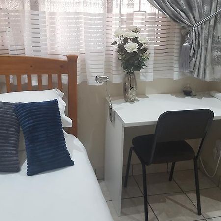 Kings Halt Hotel Блоемфонтейн Екстериор снимка